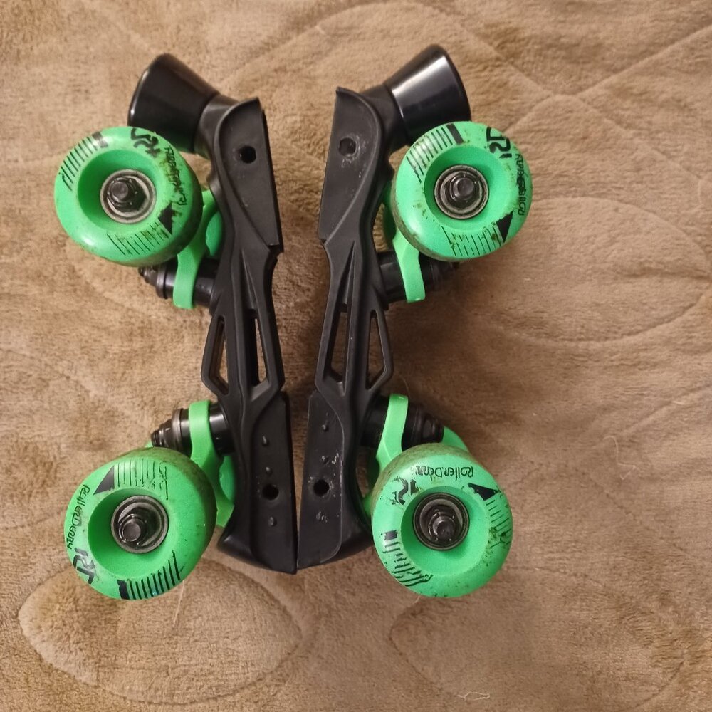 Roller Derby Roller Skate Replacement Truck Plate Wheels Black/Green